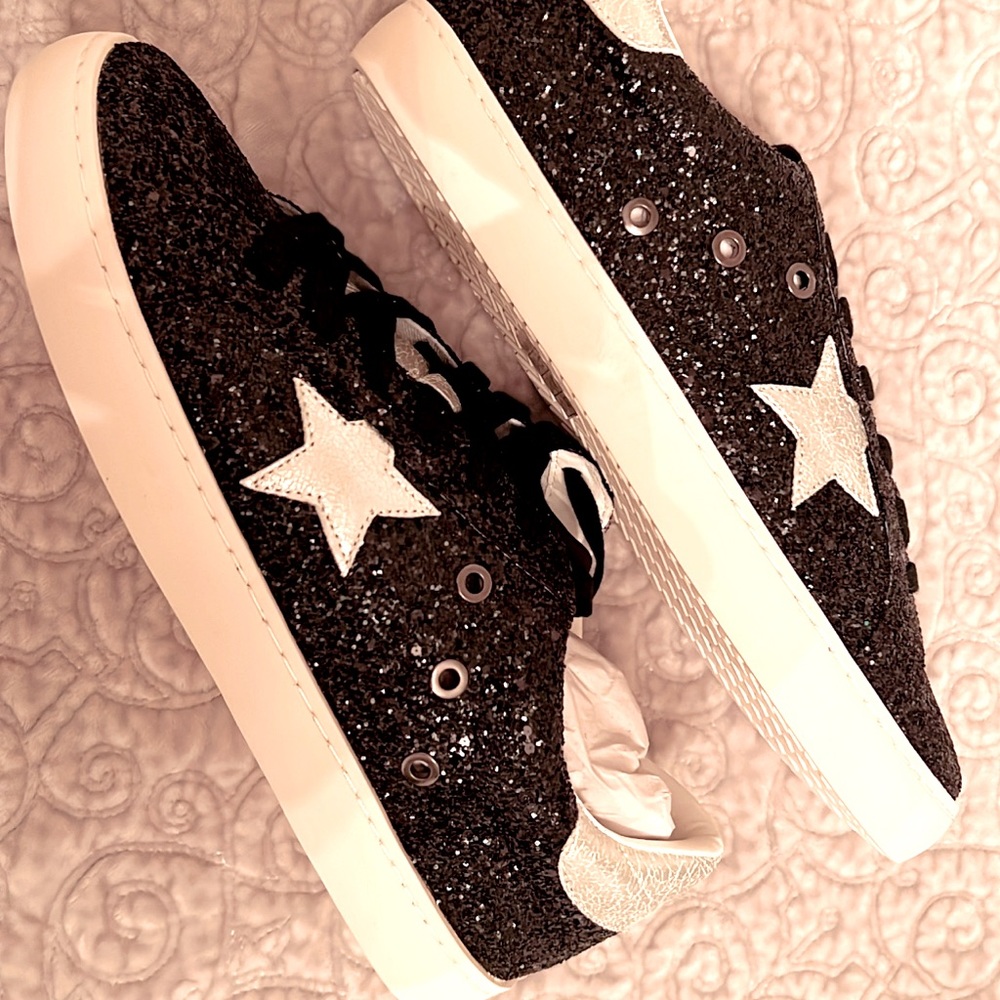 VICI - Center Stage Glitter Sneakers